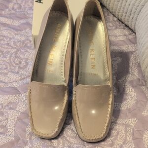 Anne Klein Vama Vama Women's Taupe Loafers